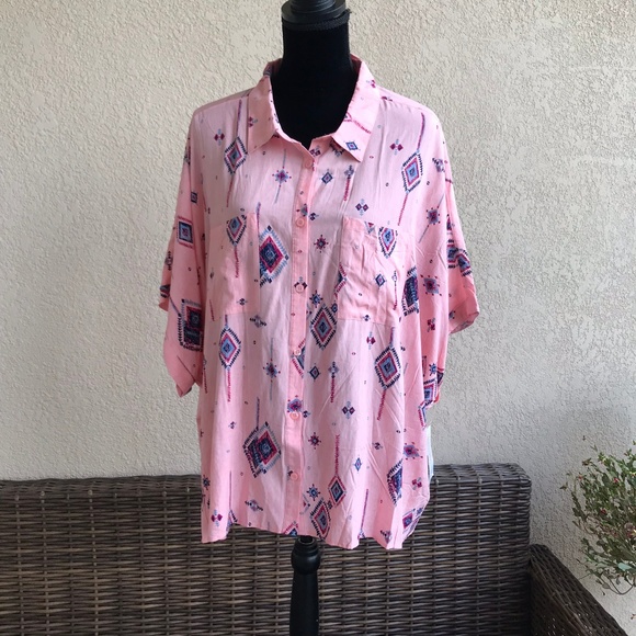 LuLaRoe Tops - LuLaRoe Amy Dolman Short Sleeved Blouse Aztec 2XL